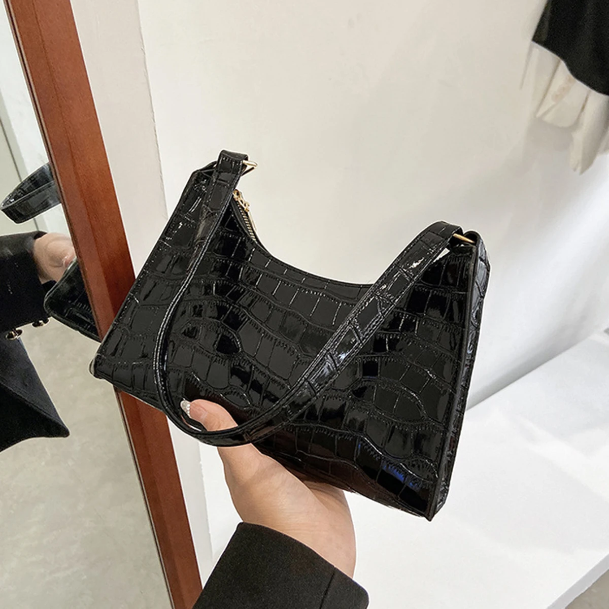 kf-S669048da96df4486a2e2bfa6ea08a916m Crocodile Pattern Handbags For Women - Image 1